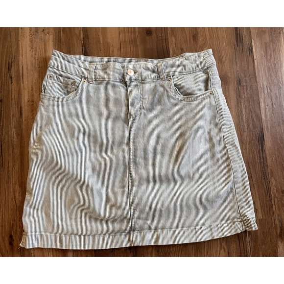 Westport Pants - Westport Woman's Skort Blue White Railroad Pinstripe Denim Pockets Size 10